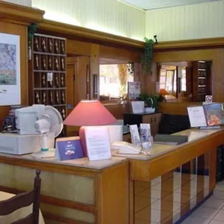 Mirabeau Hotel 2*